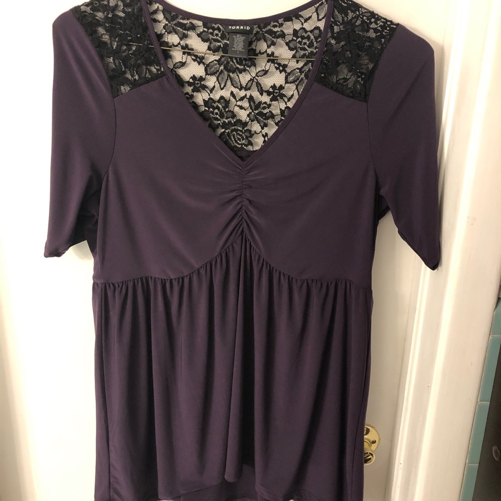 Size 1 purple Torrid top with black lace